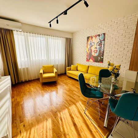 Central Apartment Скоп'є Екстер'єр фото