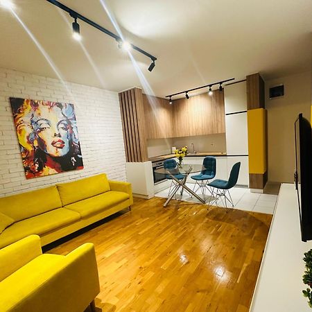 Central Apartment Скоп'є Екстер'єр фото